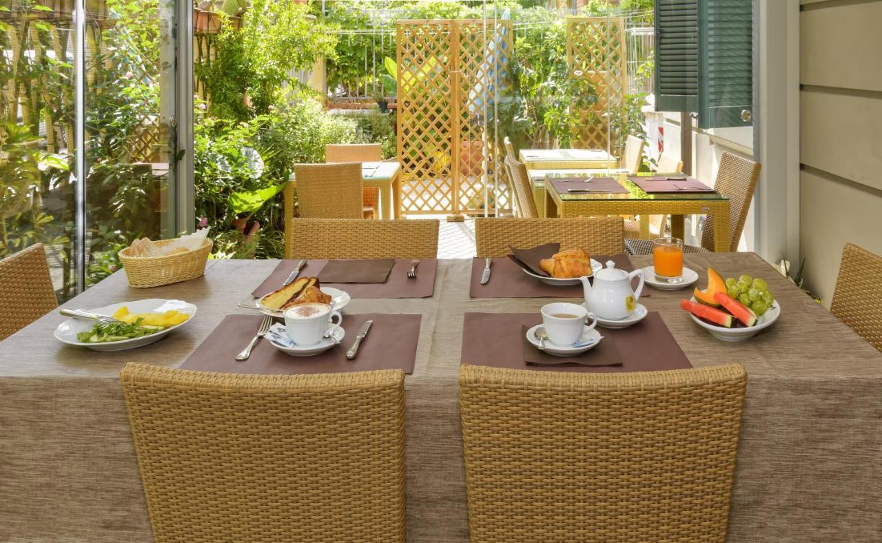 Hotel Vittoria Viareggio Kültér fotó