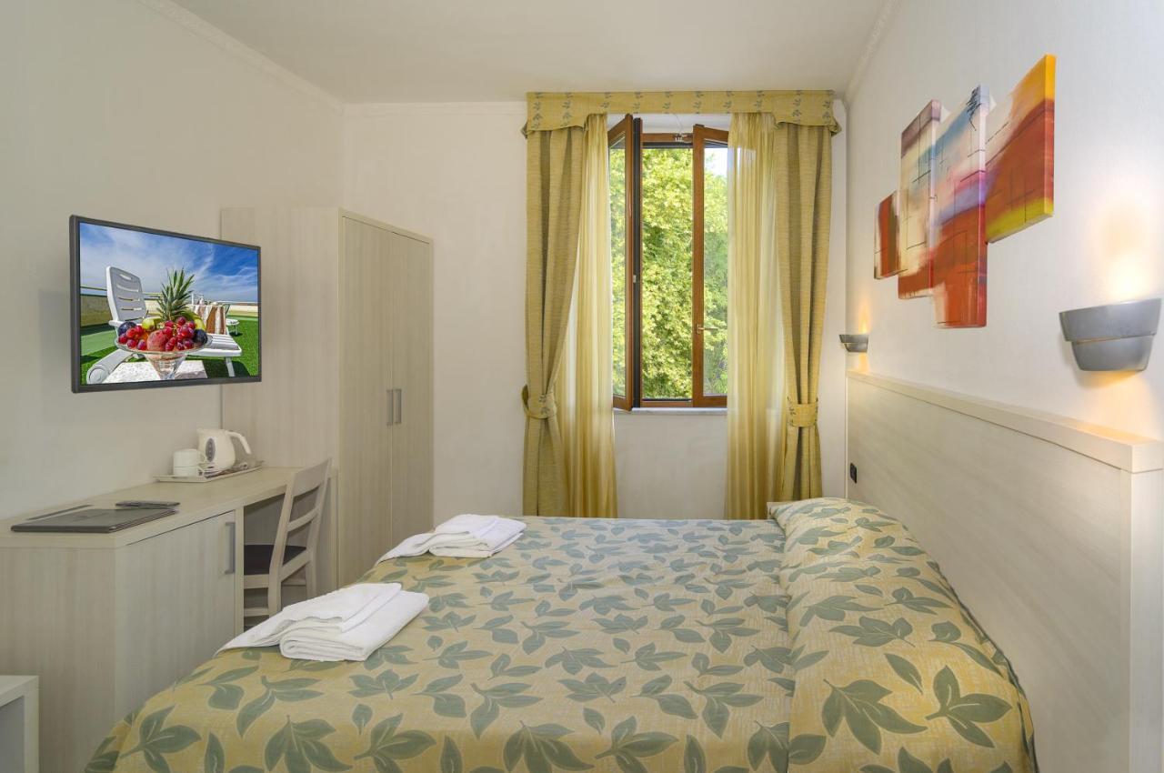 Hotel Vittoria Viareggio Kültér fotó