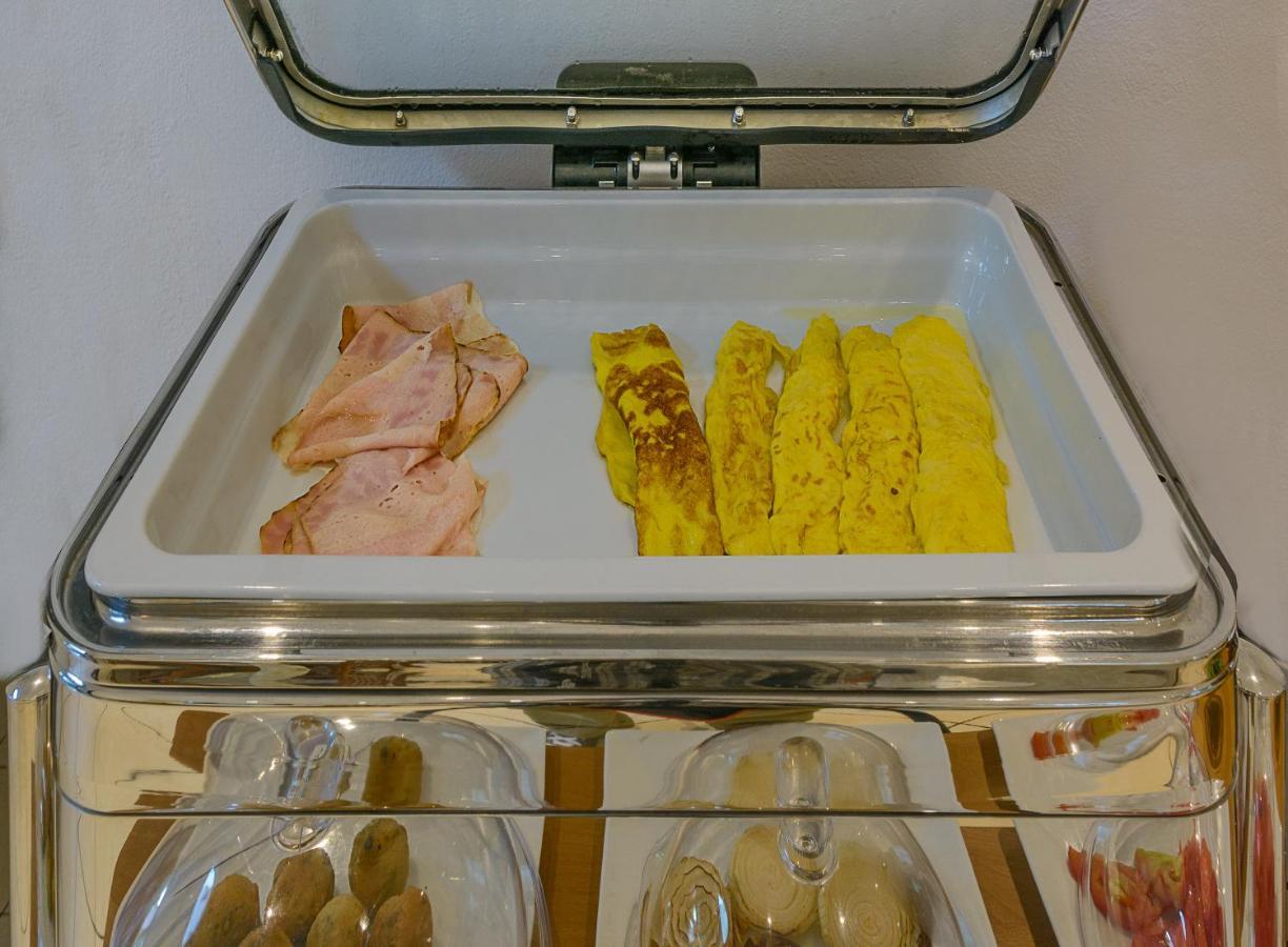 Hotel Vittoria Viareggio Kültér fotó