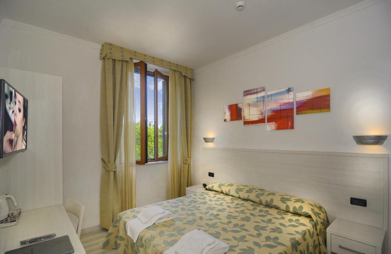 Hotel Vittoria Viareggio Kültér fotó