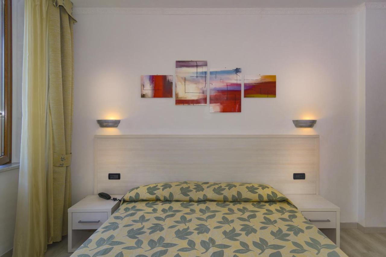 Hotel Vittoria Viareggio Kültér fotó