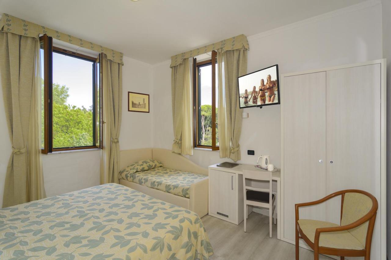 Hotel Vittoria Viareggio Kültér fotó