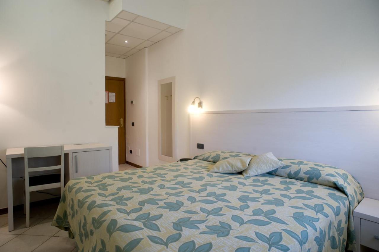 Hotel Vittoria Viareggio Kültér fotó