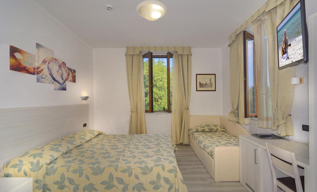 Hotel Vittoria Viareggio Kültér fotó