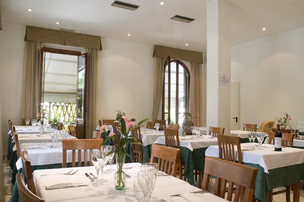 Hotel Vittoria Viareggio Kültér fotó