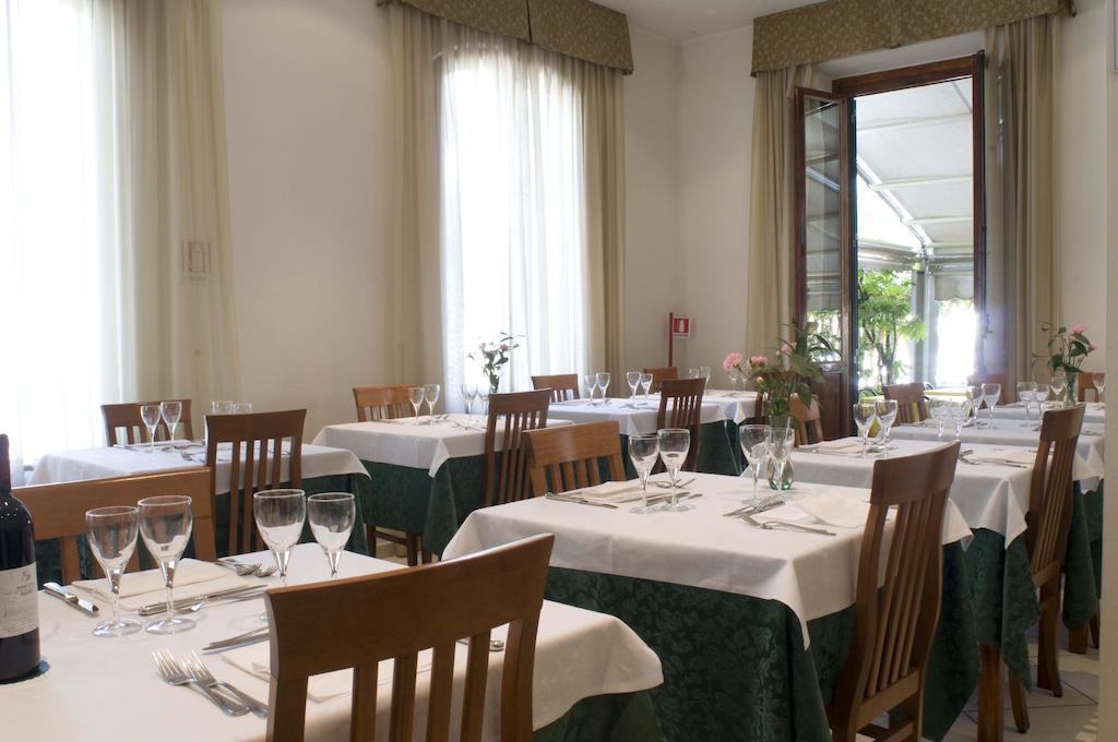 Hotel Vittoria Viareggio Kültér fotó