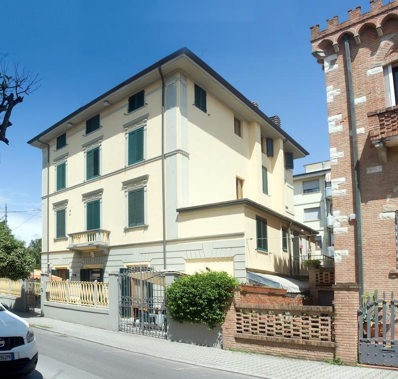 Hotel Vittoria Viareggio Kültér fotó