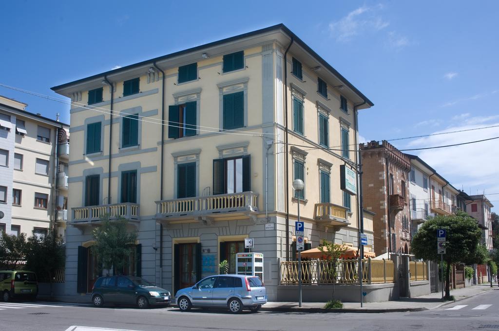 Hotel Vittoria Viareggio Kültér fotó
