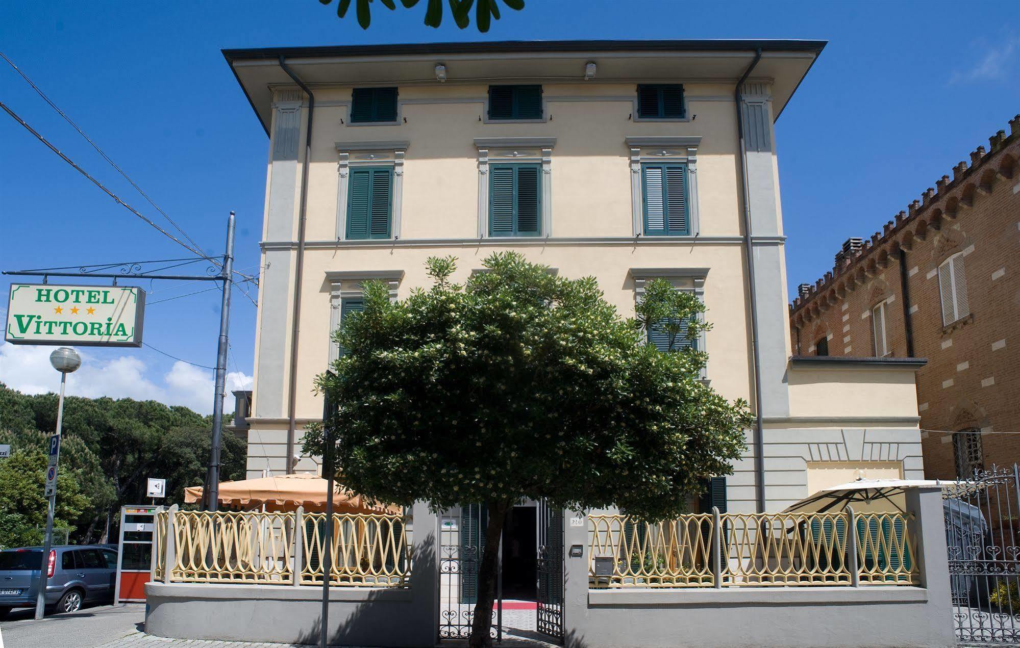 Hotel Vittoria Viareggio Kültér fotó
