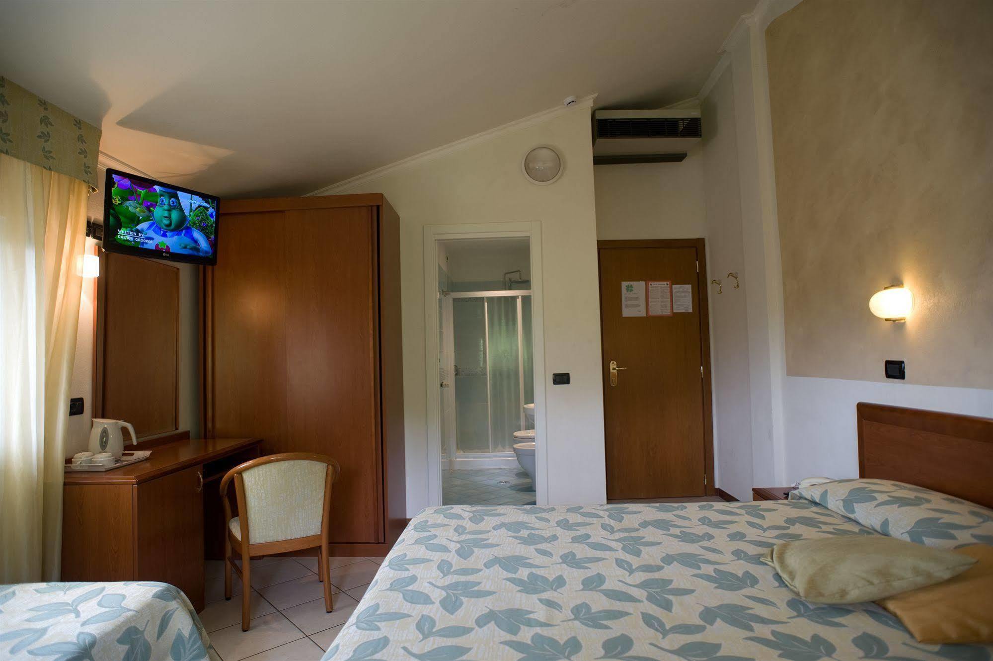 Hotel Vittoria Viareggio Kültér fotó