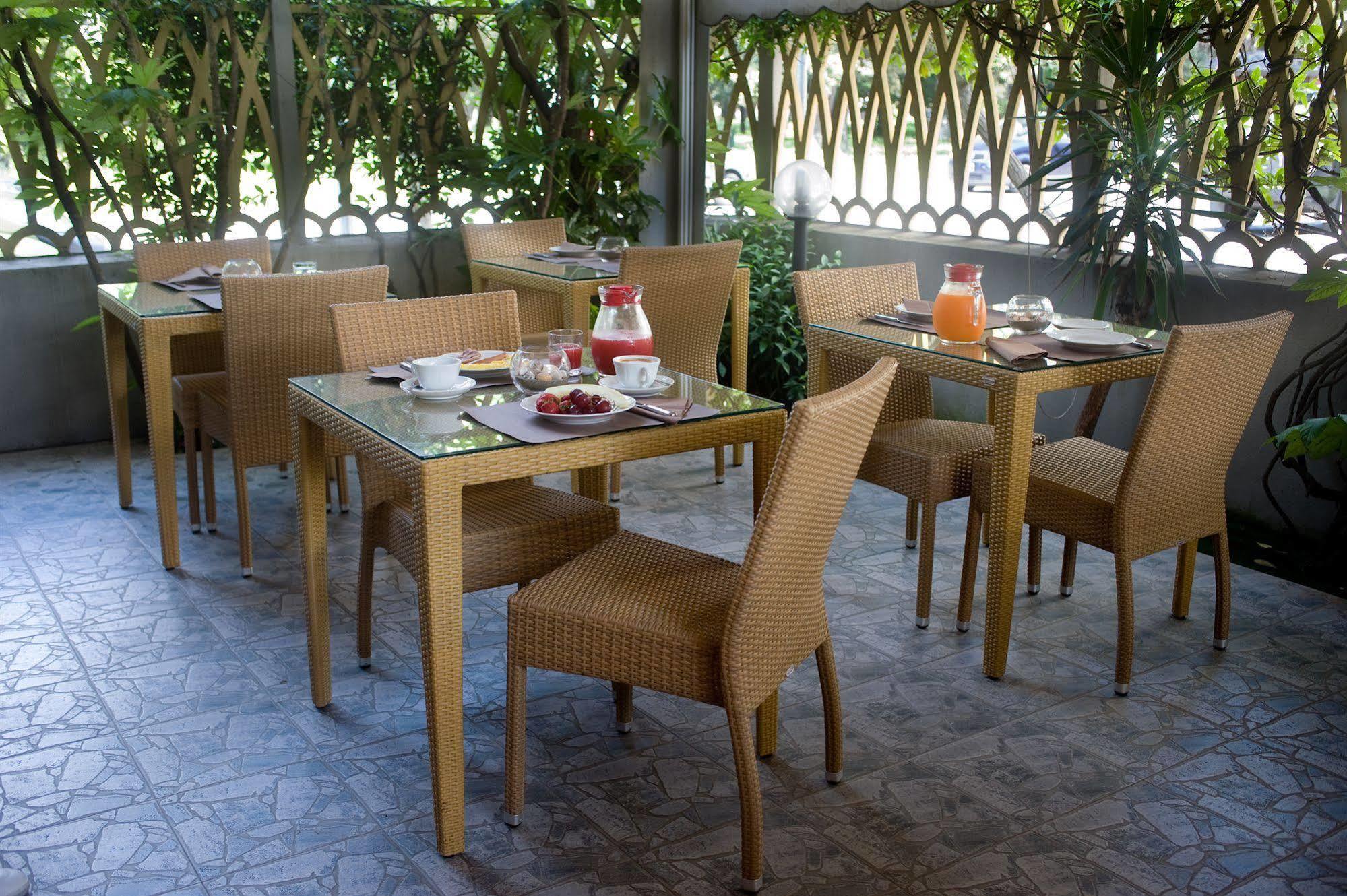 Hotel Vittoria Viareggio Kültér fotó