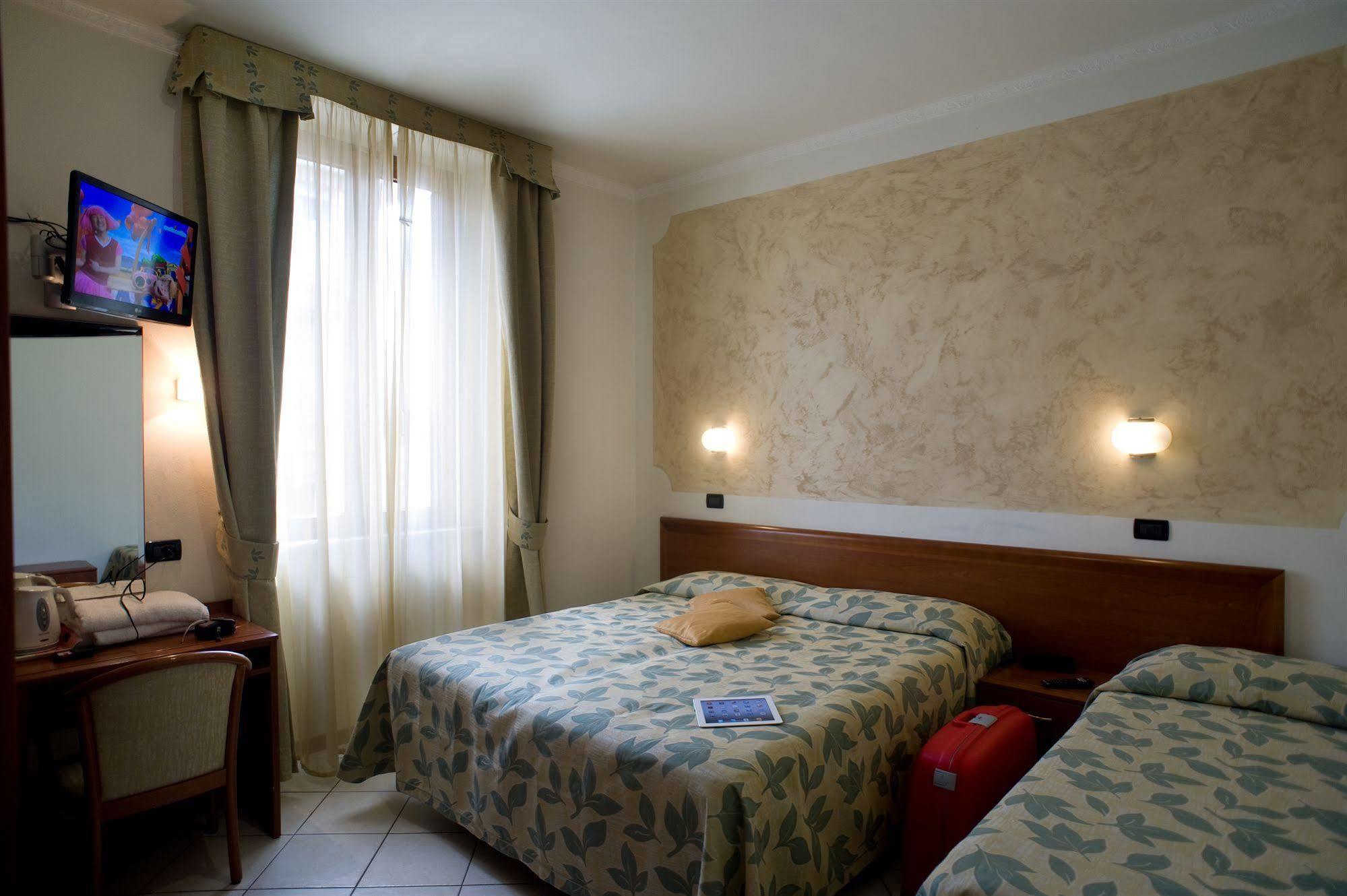 Hotel Vittoria Viareggio Kültér fotó