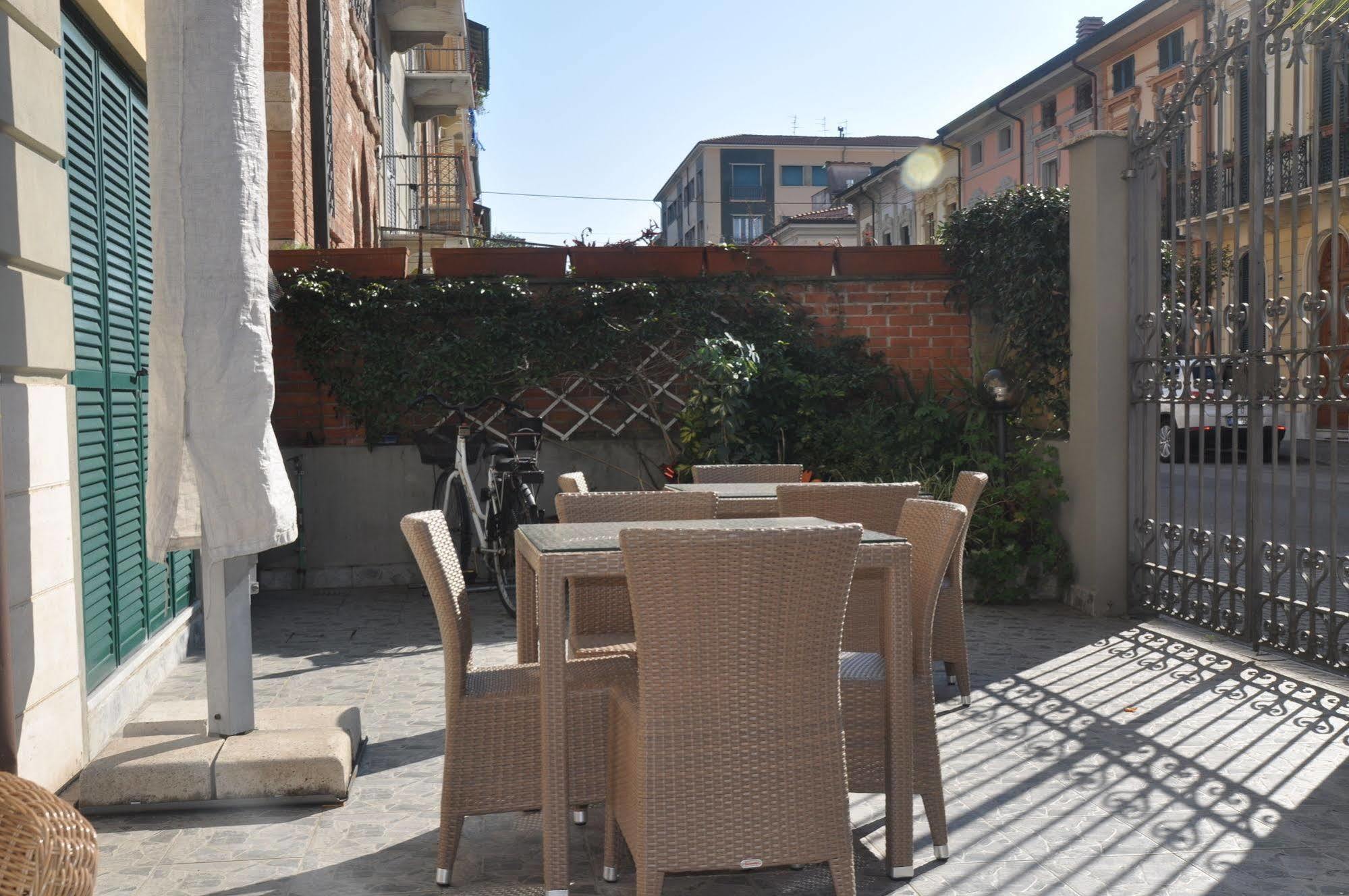 Hotel Vittoria Viareggio Kültér fotó
