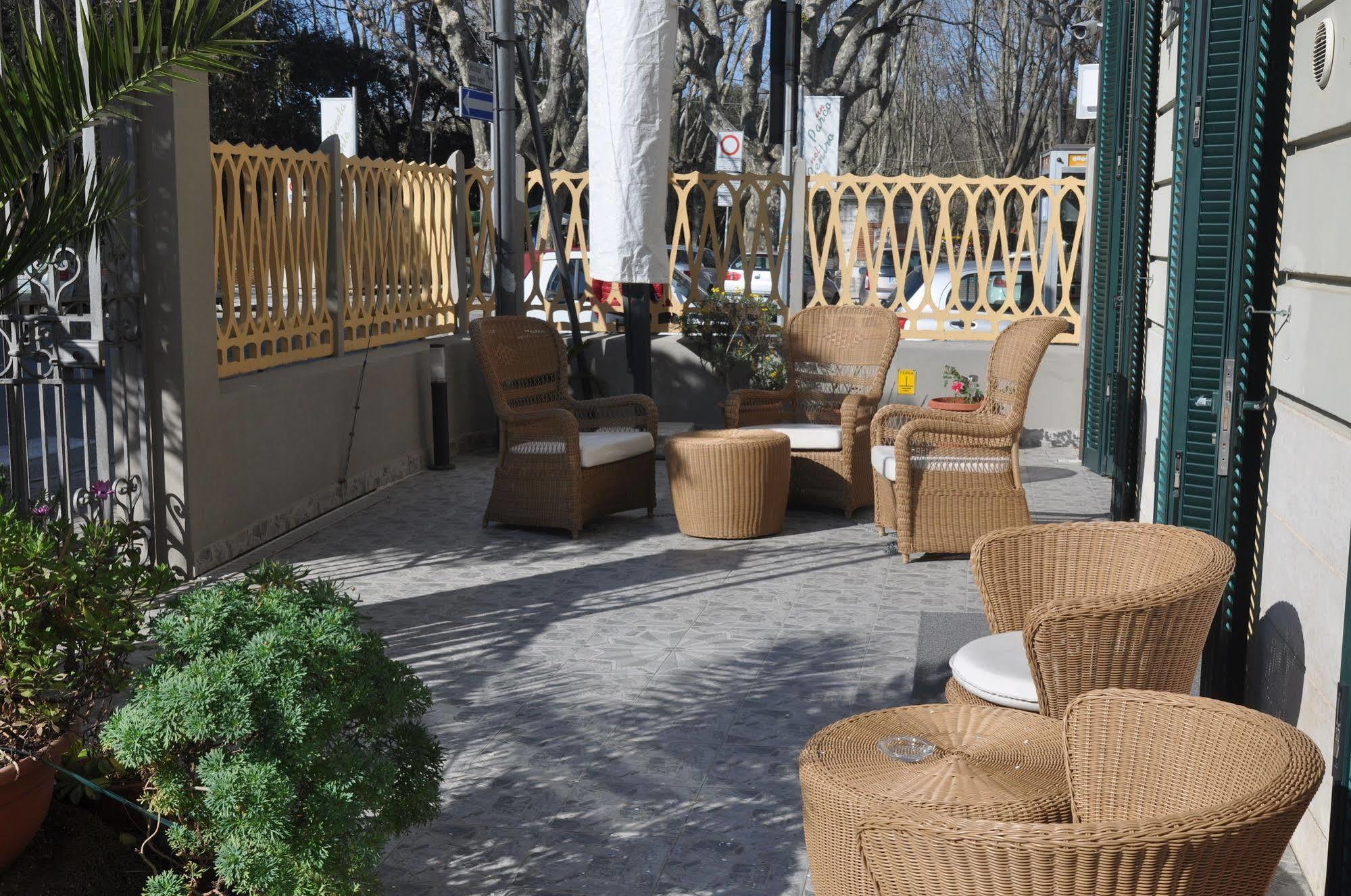 Hotel Vittoria Viareggio Kültér fotó
