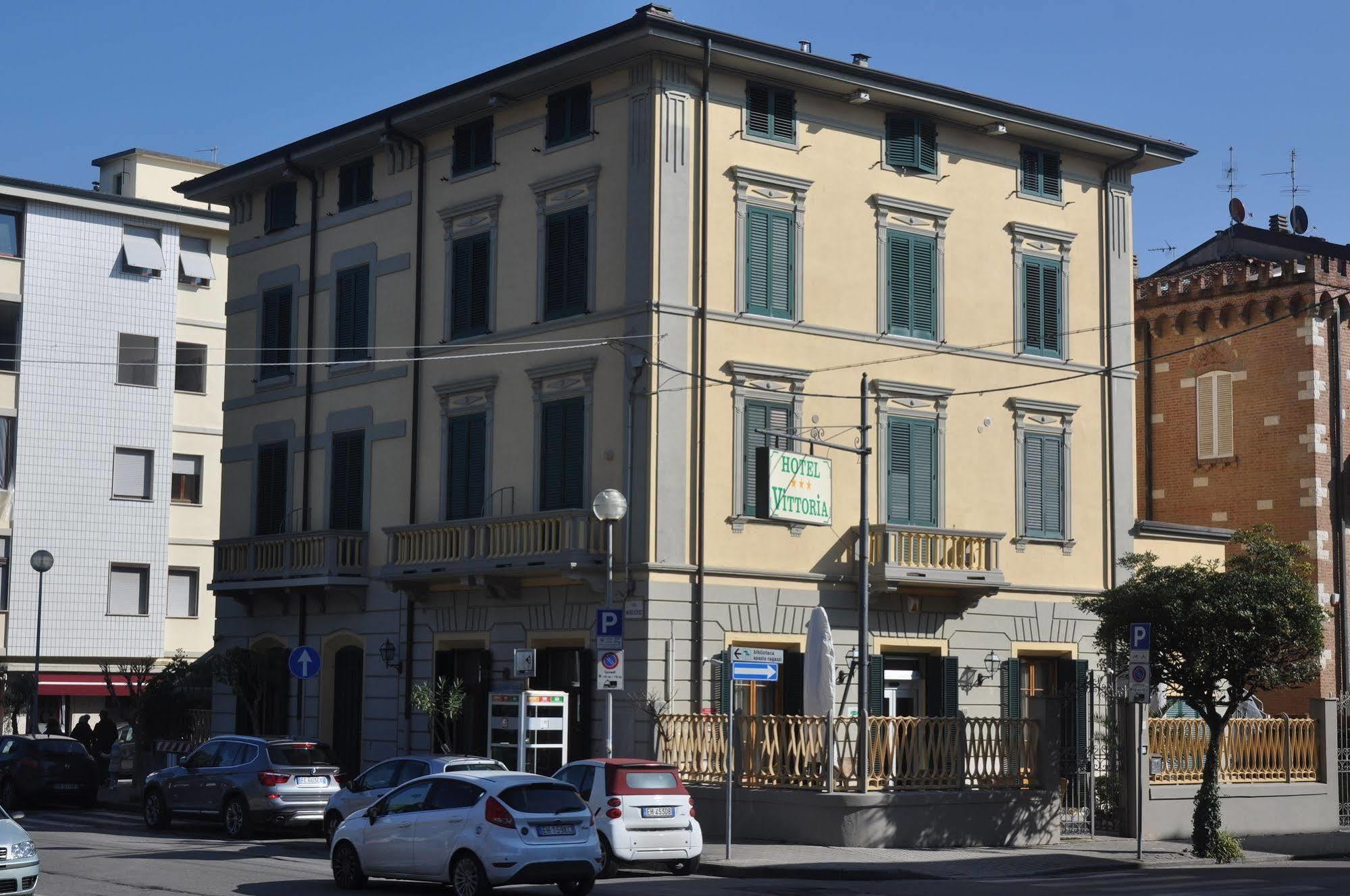 Hotel Vittoria Viareggio Kültér fotó